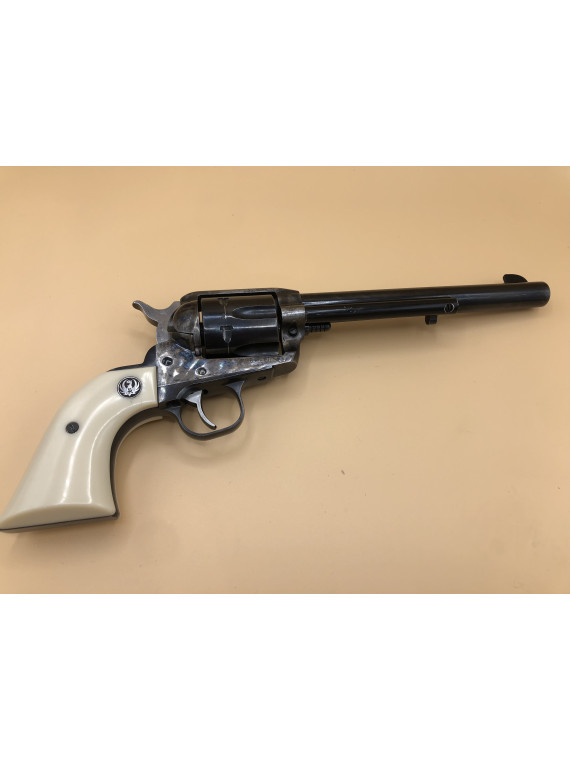 Ruger vaquero 44 magnum.