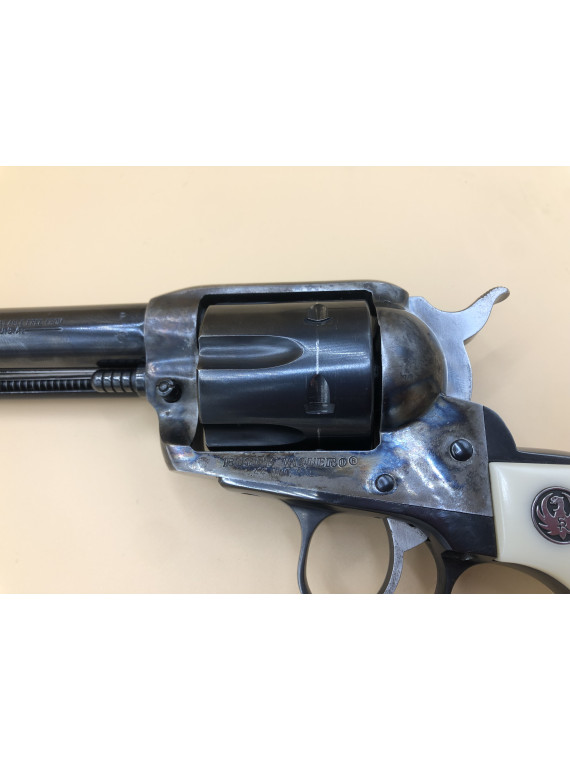 Ruger vaquero 44 magnum.